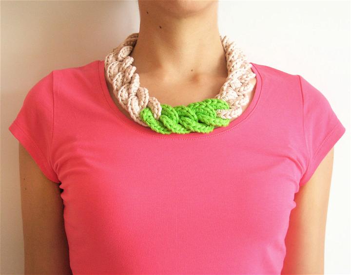 Modern Crochet Chain Necklace Pattern