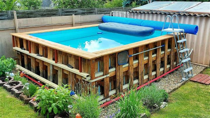 Affordable Pallet Swimming Pool