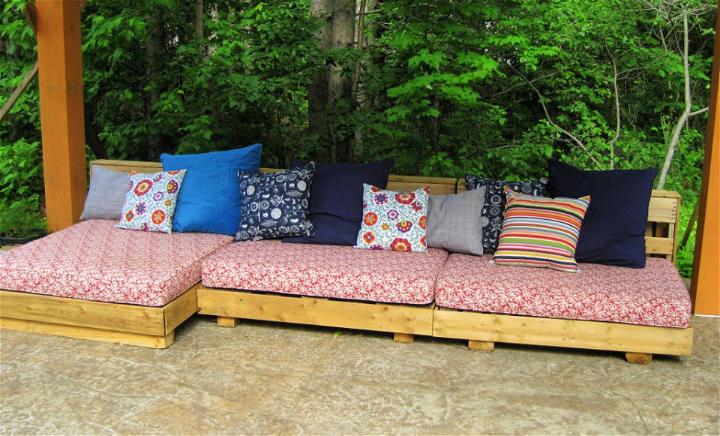 Bohemian Pallet Patio Couch