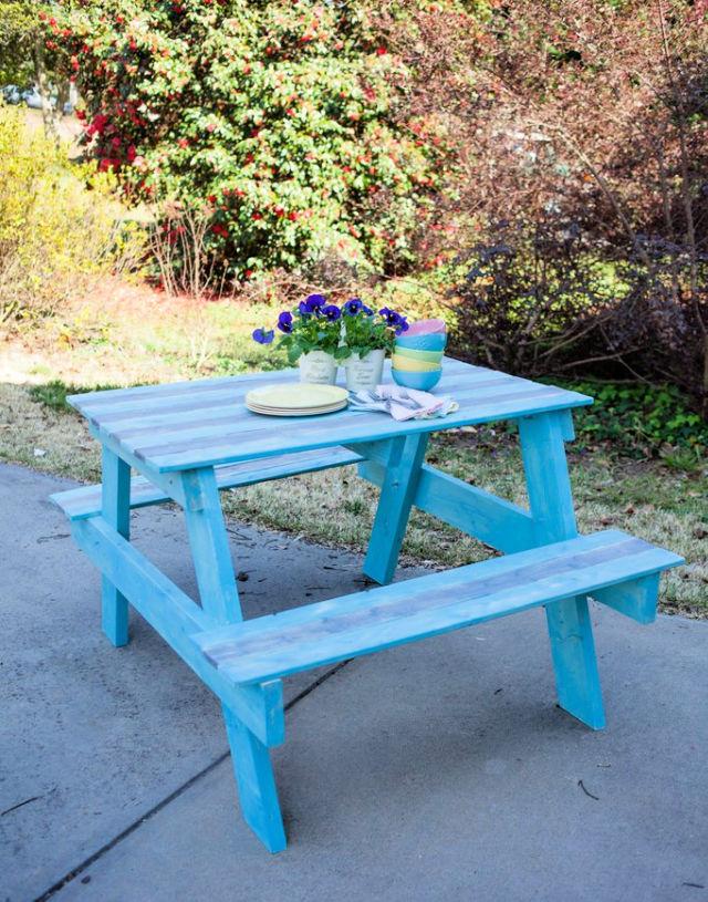 Build A Pallet Picnic Table