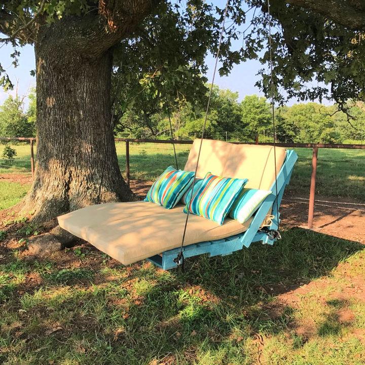 Comfy Pallet Swing