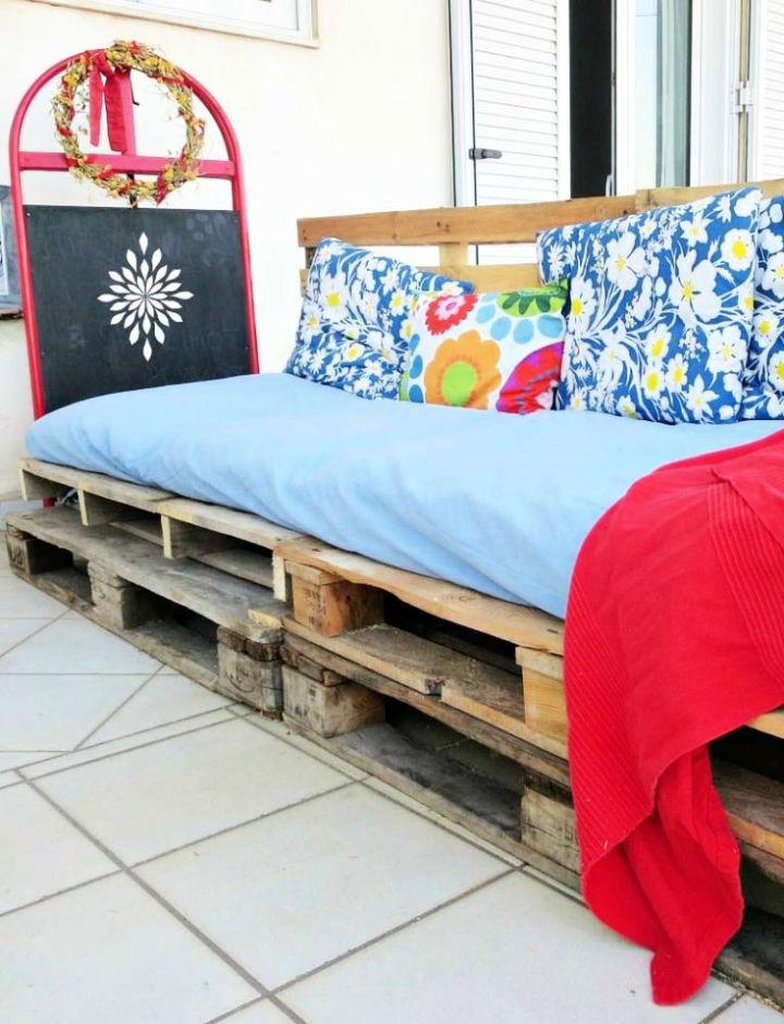 Couch Made From Pallets