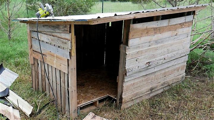 DIY Goat Shelter From Pallets