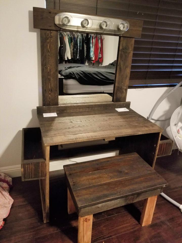 DIY Pallet Makeup Vanity