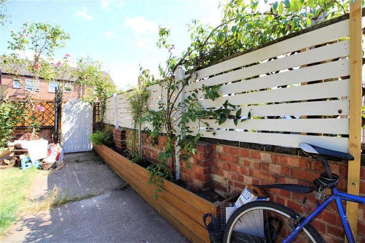 DIY Slat Fence With Pallet Wood