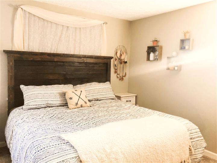 DIY Wood Pallet Headboard