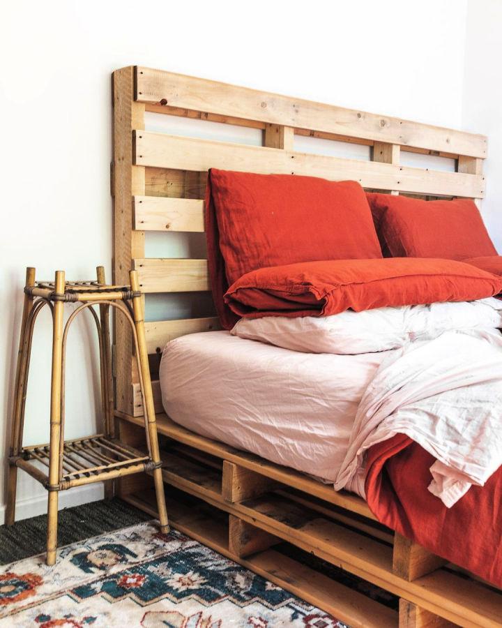 Easy and Simple Pallet Headboard