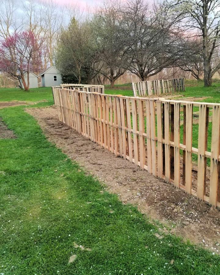 Fence Made From Wood Pallet