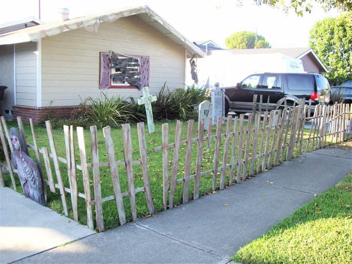 Halloween Fence From Pallets