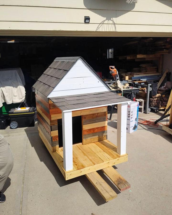 Insulated Pallet Dog House