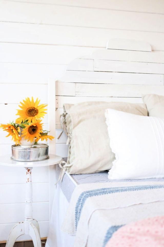 Joanna Gaines Inspired Pallet Headboard