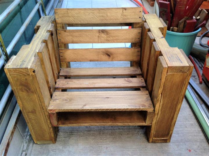 Make Chair Out Of Pallets