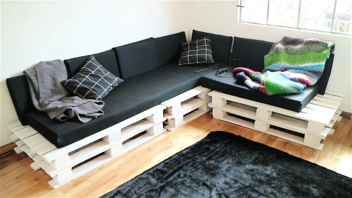 Making Indoor Pallet Couch