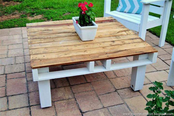 Outdoor Pallet Table