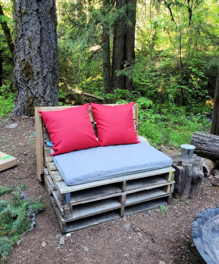 Pallet Couch For Backyard