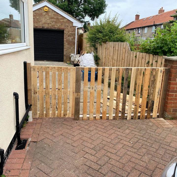 Pallet Fence And Gate For Garden