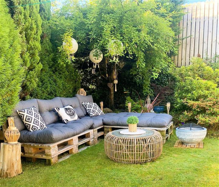 Pallet Garden Sofa