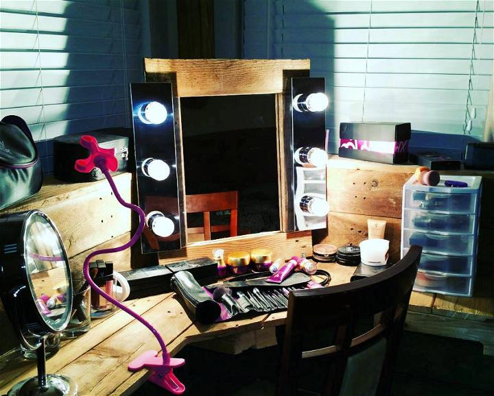 Pallet Makeup Vanity With Lights