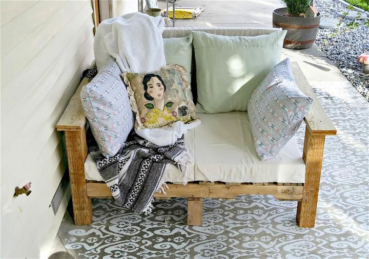 Pallet Patio Love Seat