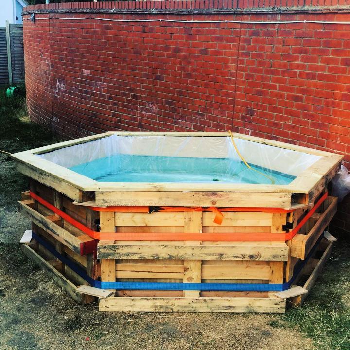 15 Diy Pallet Pool Ideas That You Can Build At 0 Blitsy