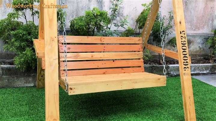 Pallet Swing For Your Garden