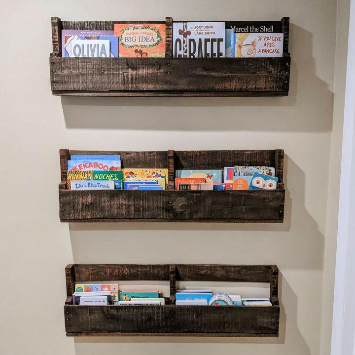 Pallet Wall Bookshelf