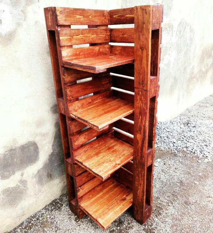 Recycling Pallet Bookshelf