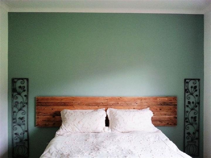 Simple Pallet Headboard