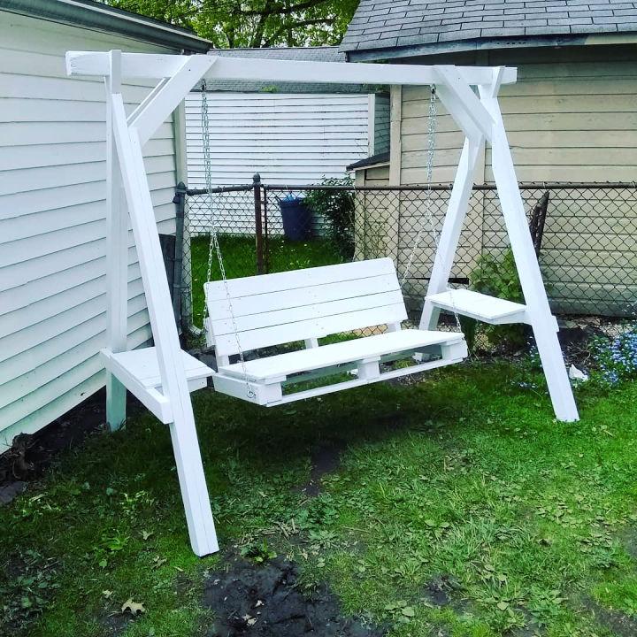 Summer Pallet Swing Bed