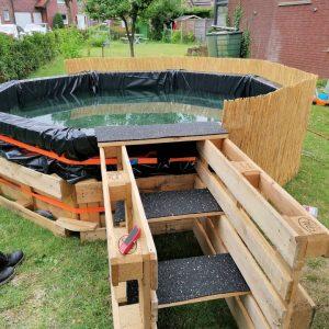 15 DIY Pallet Pool Ideas That You Can Build at $0 - Blitsy