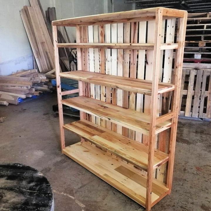 Turning Pallets Bookshelf