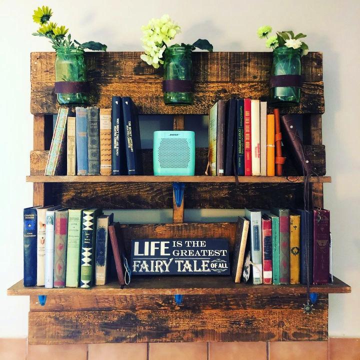 Upcycled Pallet Bookshelf